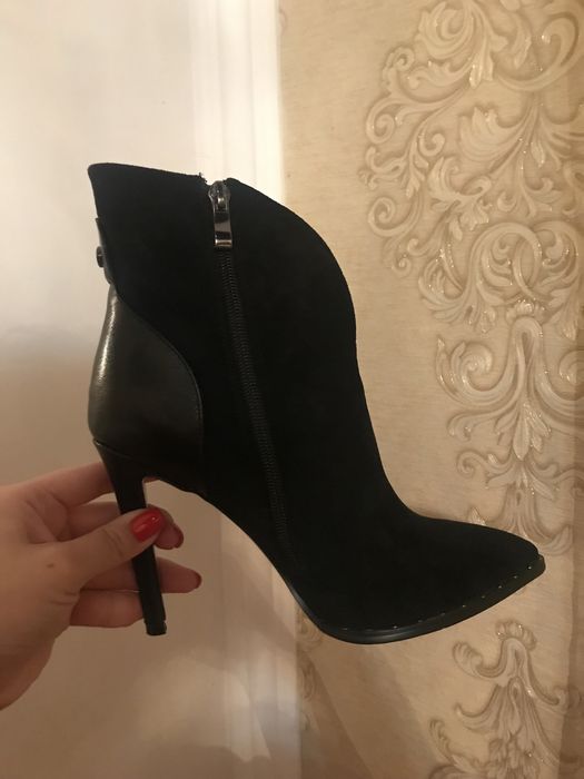 Замшевые полусапожки