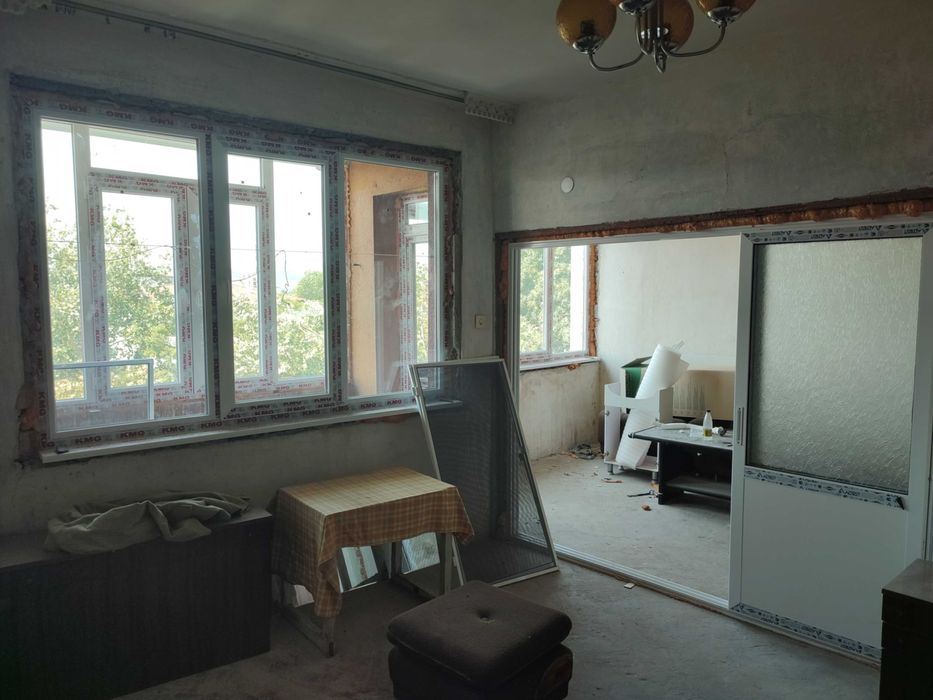 Продава се Четиристаен апартамент в Търговище, Център - 95 кв.м за 966 €/кв.м - Снимка #3