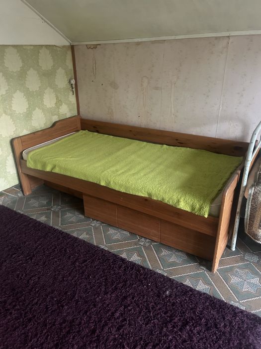 Продам тахту с матрасом в очень хорошем состоянии