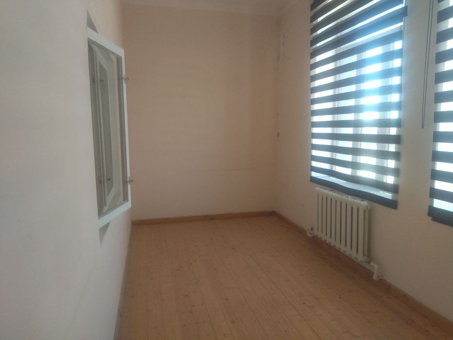 Сдаётся в аренду магазины, офиса и подвал.