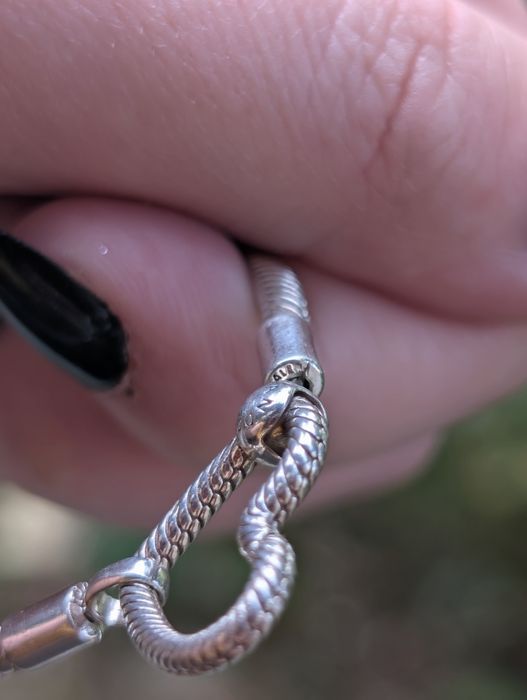 Veche bratara din argint de 925 cu lant tip clasic si sistem de inchidere in forma de inima, cu un charm pandantiv cu litera M, Pandora, ALE