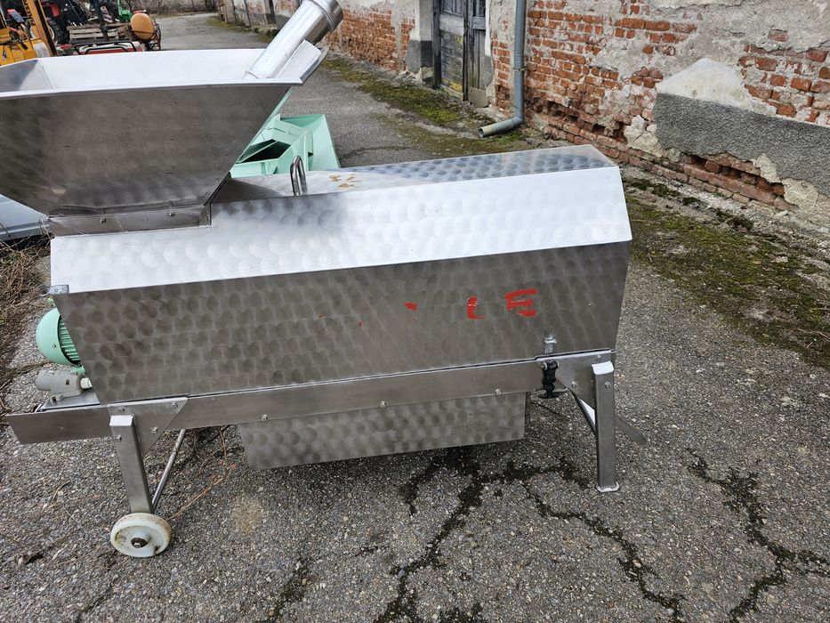 Ронкачна машина за грозде ронкачка