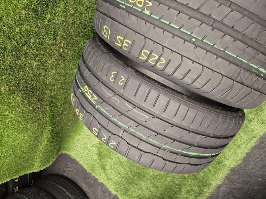 225 35 19 Câte o bucata Hankook și Pirelli