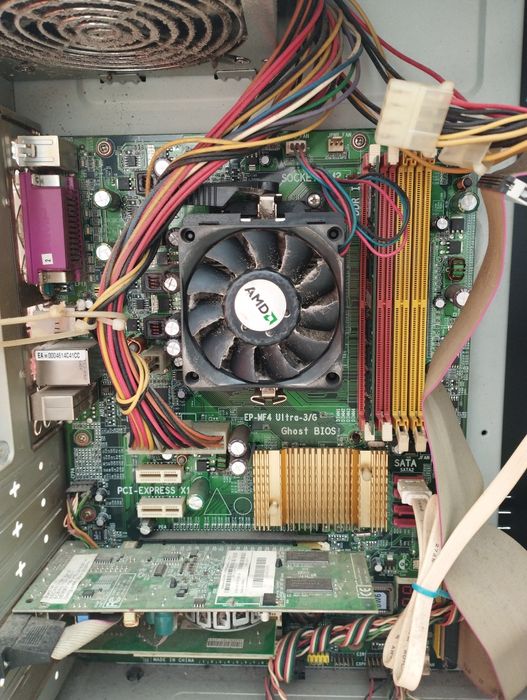 Продавам компютър