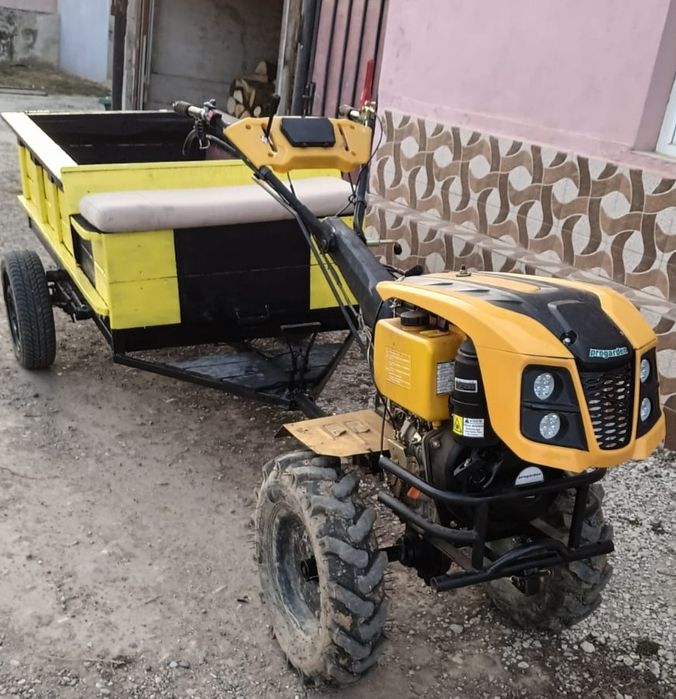 Motocultor 4x4 cu remorca