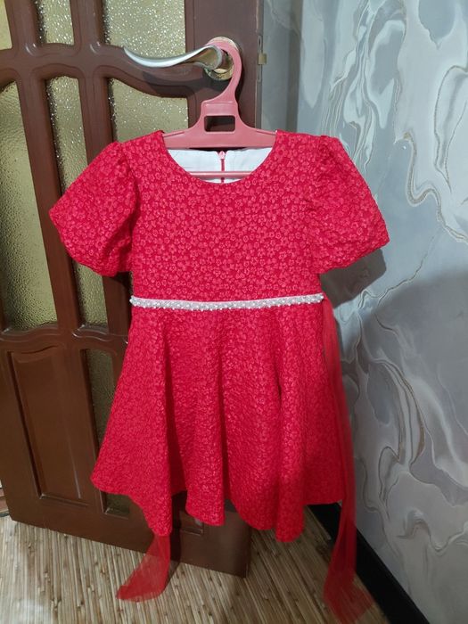 Продам платье для девочки