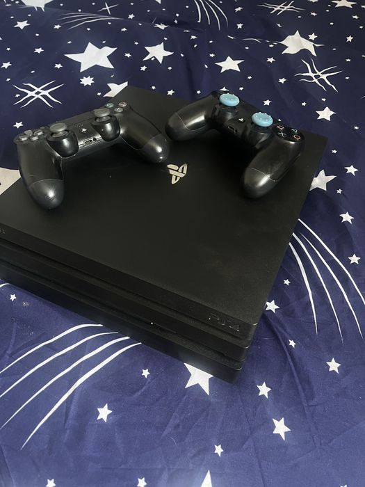 Vand PS4 Pro 1TB 2 Controlere