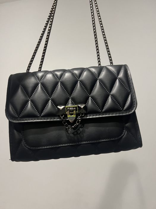 Дамска черна чанта