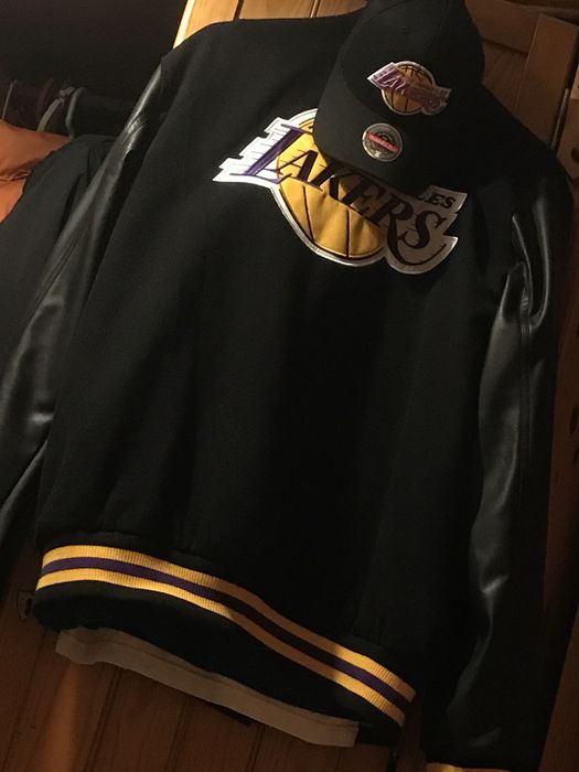 Geaca Lakers de la new era