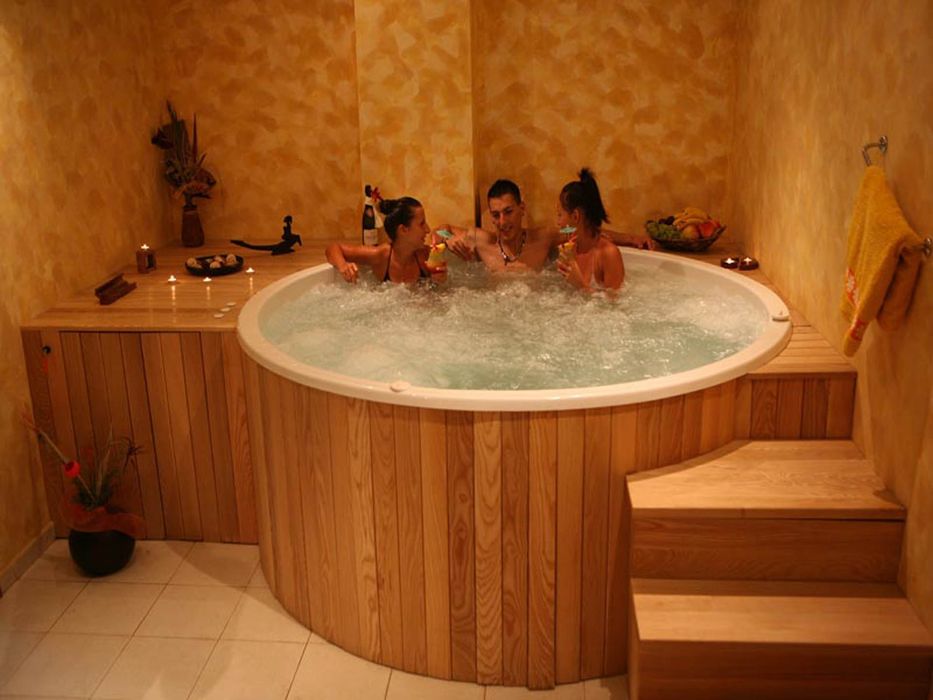 Продава се Двустаен апартамент в Варна, Младост 1 - 80 кв.м за 1375 €/кв.м - Снимка #4