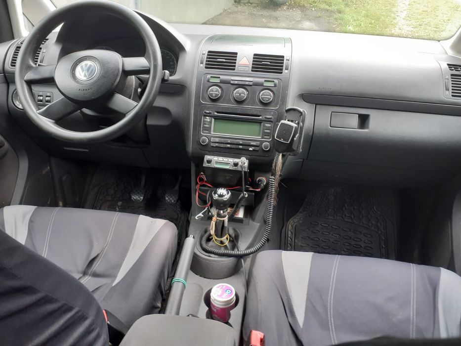 Vând Touran 1.9 TDI.