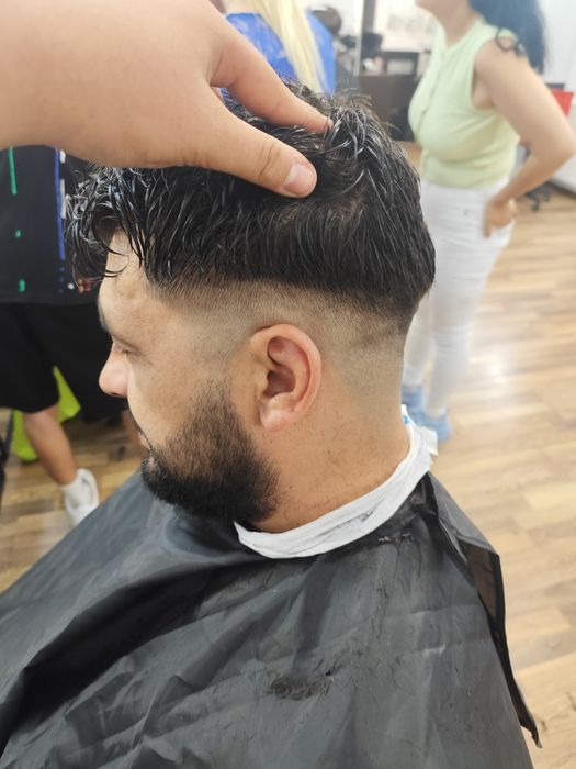 Frizer începător caut oameni pe care îi pot tunde