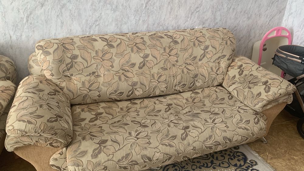 Диван с гостиной