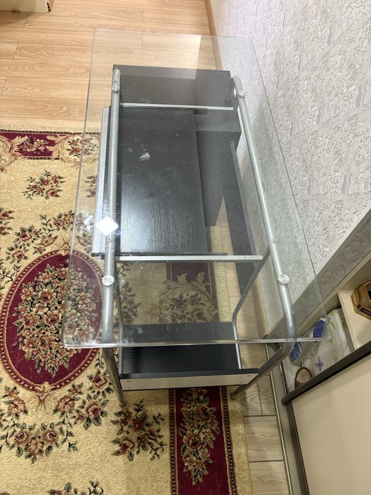 стол стеклянныйй