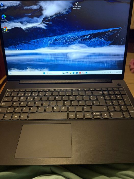 Vând laptop Lenovo