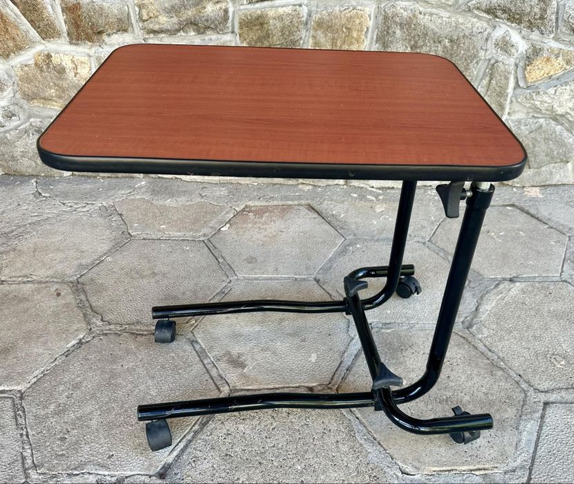 Медицинска масичка за хранене