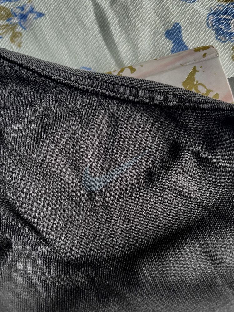Дамско оригинално бюстие NIKE dri-fit гр. Варна Младост 1 • OLX.bg