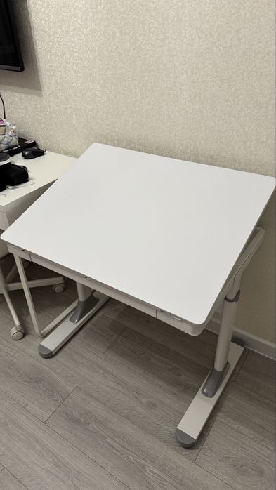 Стол в идеальном состоянии