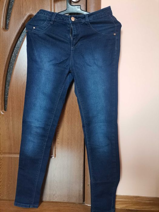 Blugi damă albaștri și vișinii