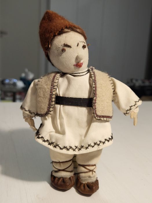 Păpușă tradițională românească artizanală, îmbrăcată într-un costum popular stilizat,  anii 60 - 80