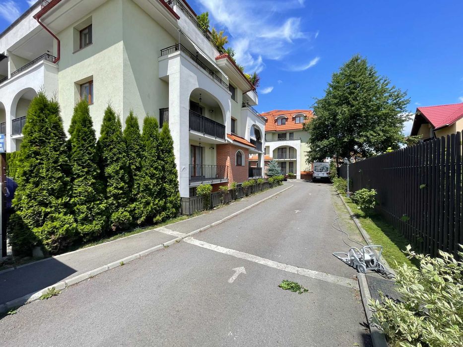 Apartament premium cu 3 camere. Zona Tractorul.