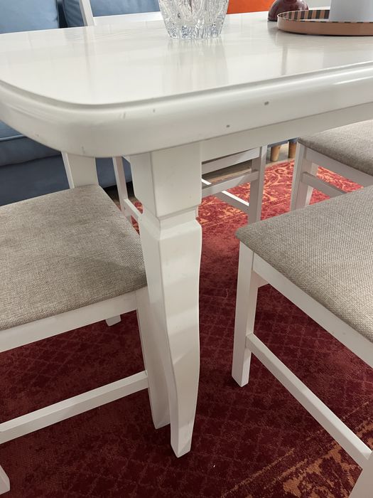 Продам кухонный стол и стулья