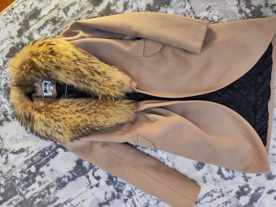 Пальто с мехом 42 размер