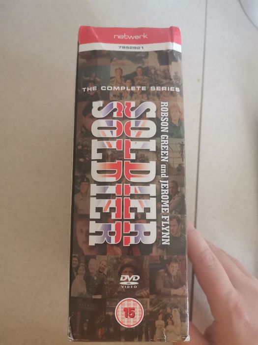 Флашка 32 ГБ, Bluetooth колонка, DVD дискове Soldier