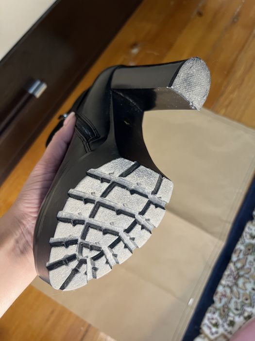 Продаются ботильоны