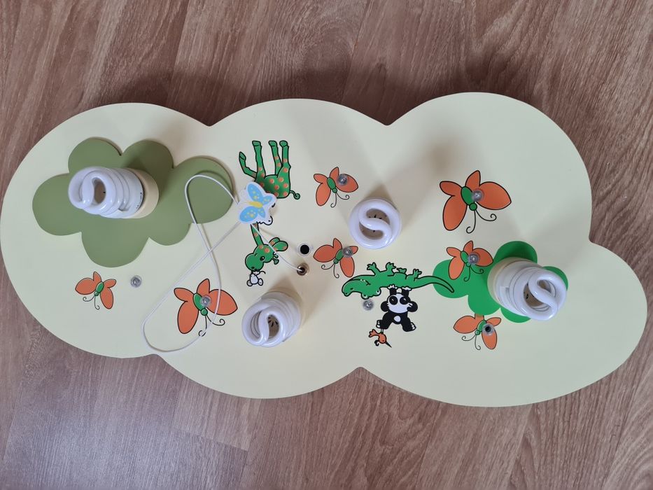 Lustra pentru camera copii