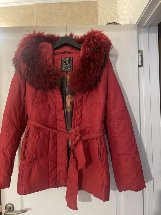 Продам пуховики для девочек девушек