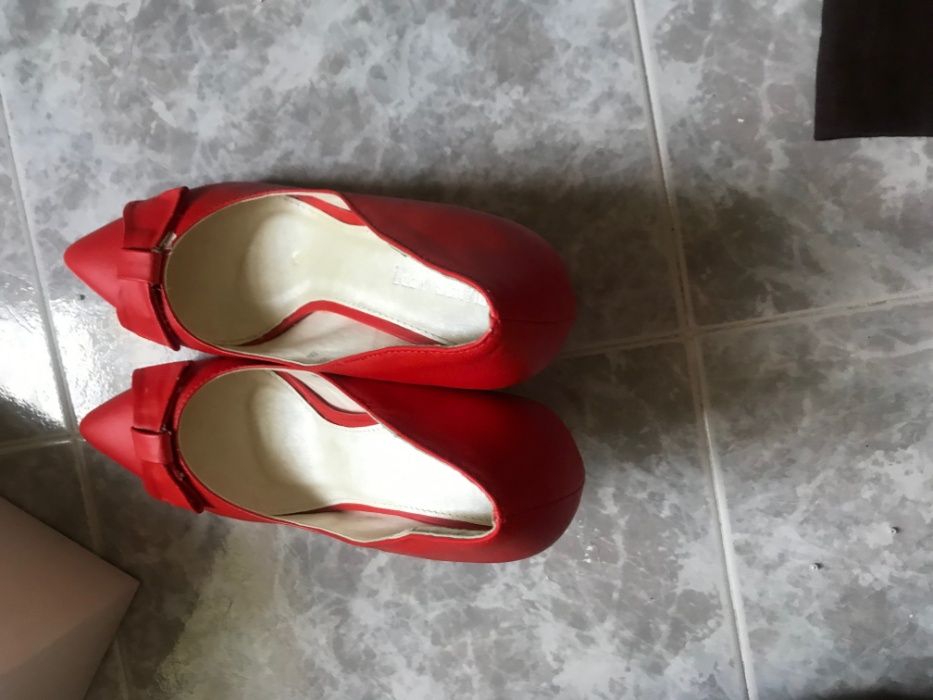 Продавам чисто нови обувки