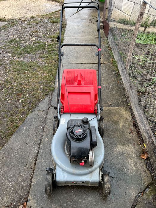 Mașina de tuns iarbă