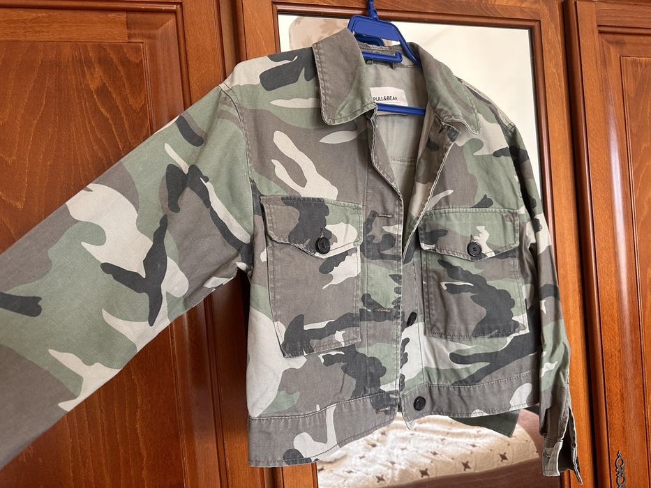 камуфлажно пролетно яке Pull and Bear
