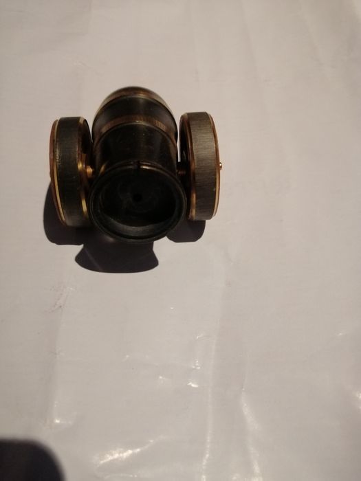 Vând decorative metalice și porțelan model vechi