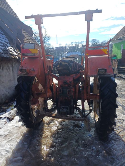 Vând tractor  Mc cormick