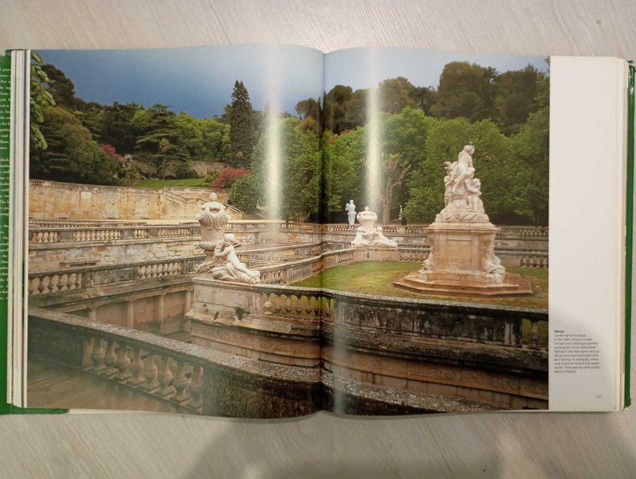 Provence. Art and Architecture. Editura Konemann