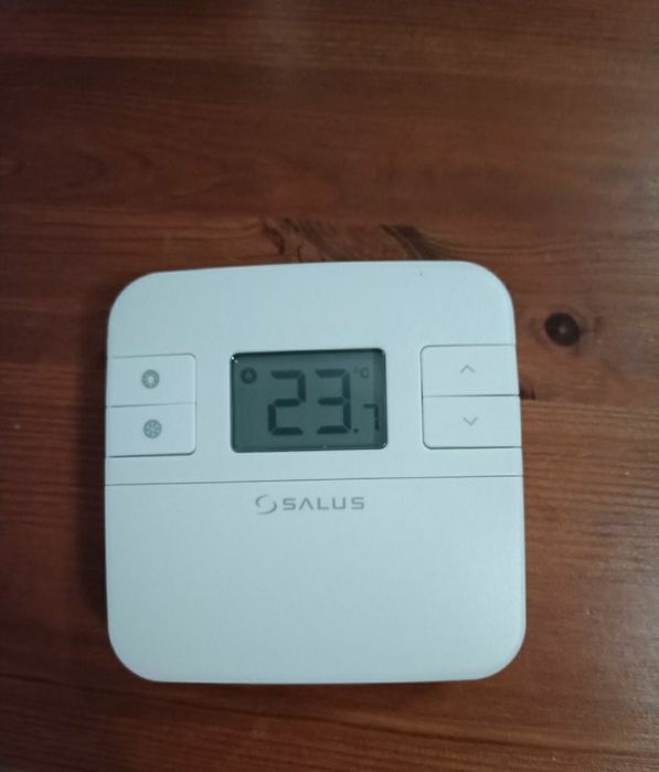 Termostat neprogramabil cu fir Salus RT310