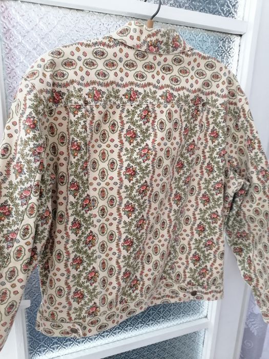 Дамско модерно марково яке!