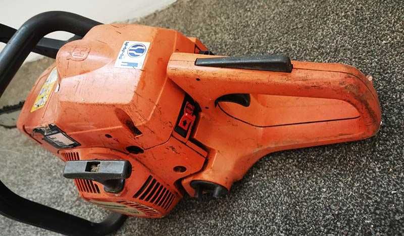 Бензинов верижен трион бензинопил HUSQVARNA 137 резачка за дърва