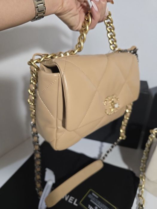 Дамска чанта Chanel 19 flap bag