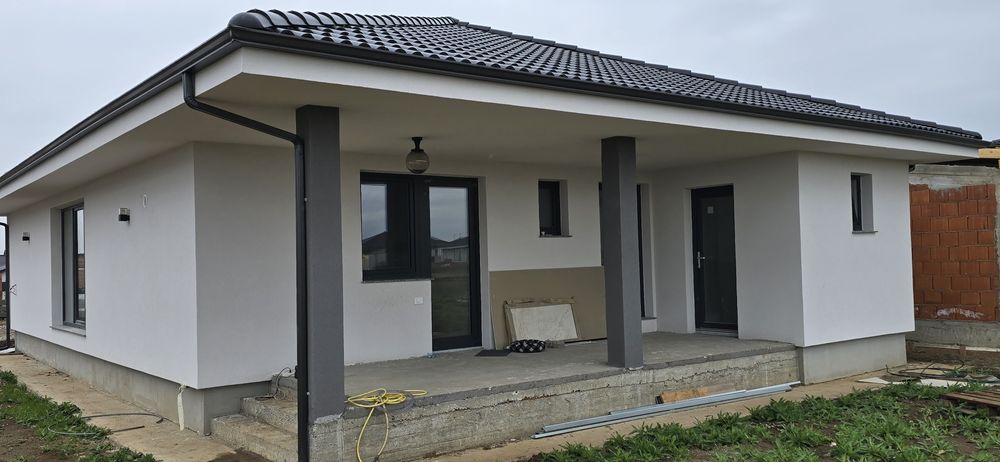 Vînd casă GATA DE MUTAT!!4 camere ,Sîntandrei înscrisă in CF.(Zona Rîturi)