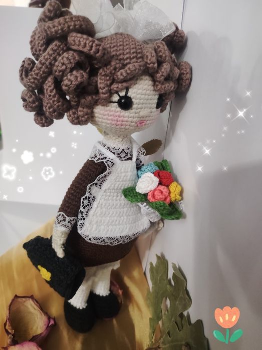 Кукла вязаная школьница