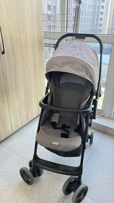 Продам детскую коляску Joie