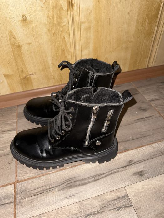 Дамски боти, носени, но в отлично състояние.