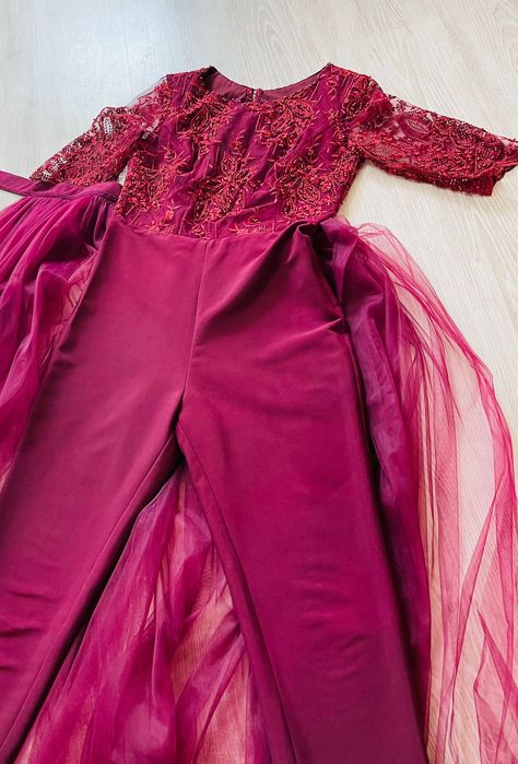 Salopeta elengenta cu trena detașabilă din tull mărime xs