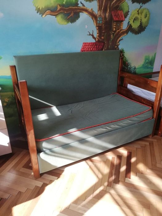 Кровать двухьярусная