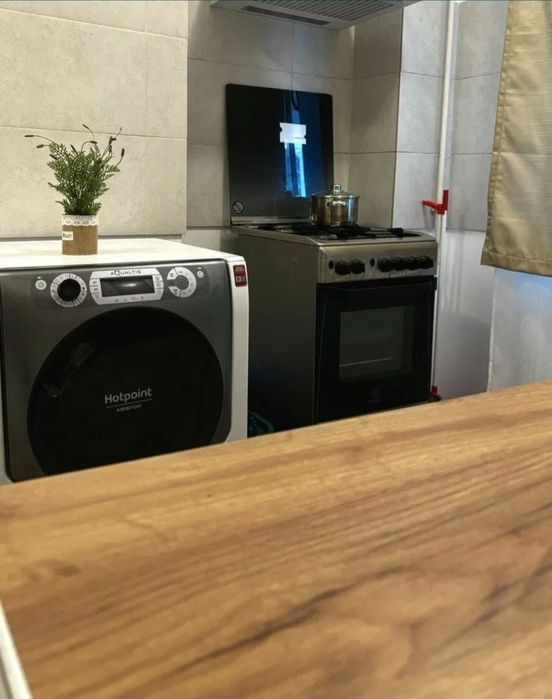 Inchiriez apartament in zona Palas