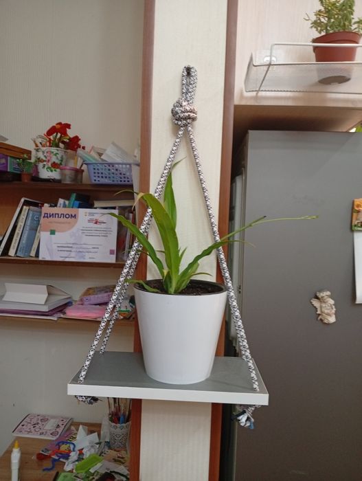 Подвесная полка для цветов(хлорофитум в подарок)!