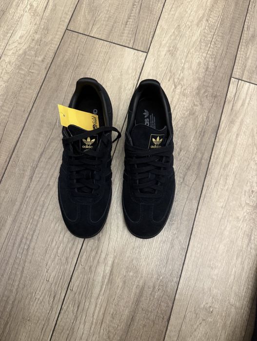 Адидас (самба) у кого  реальный  42 или 42,5 размер  четко подойдёт